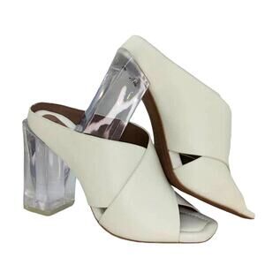 BCBGeneration Designer Womens NEW w/Box Soft Leather Off White Heels - sz. 6M
